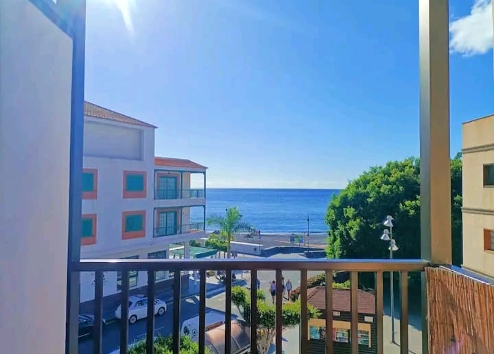 bca5fb72-8bb4-428b-a15f-94eb5c40e229