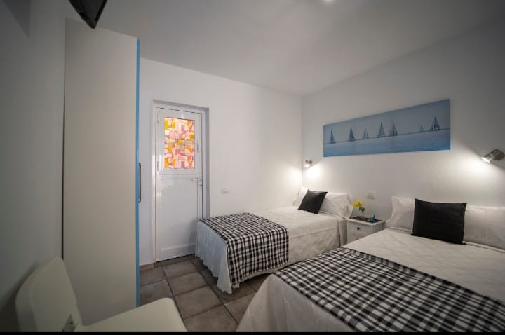 4f16512a-6fe2-4d12-8634-f713603d6b2a