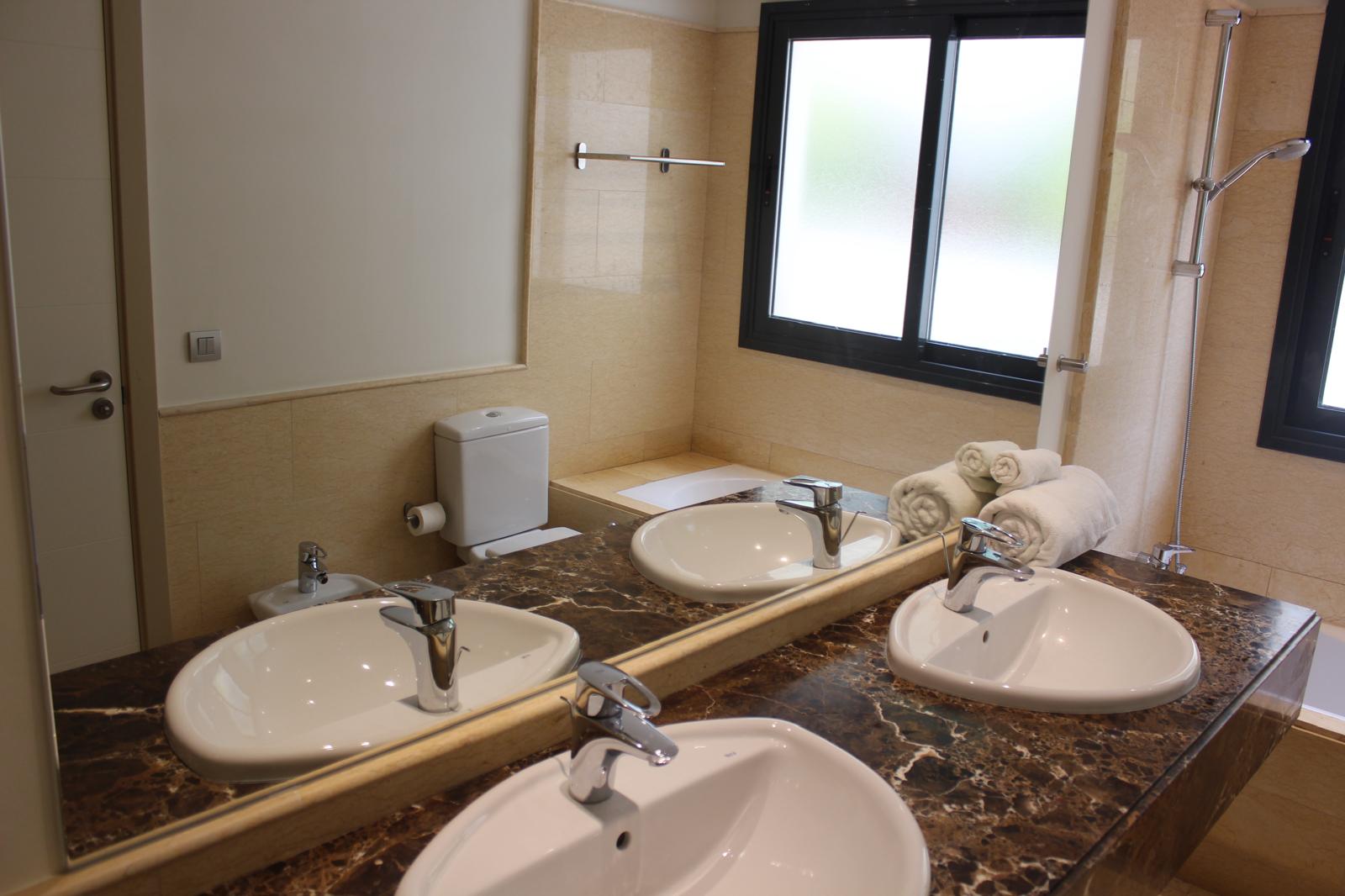 2ab3fc43-70d8-4cac-bd16-63f4877743b3