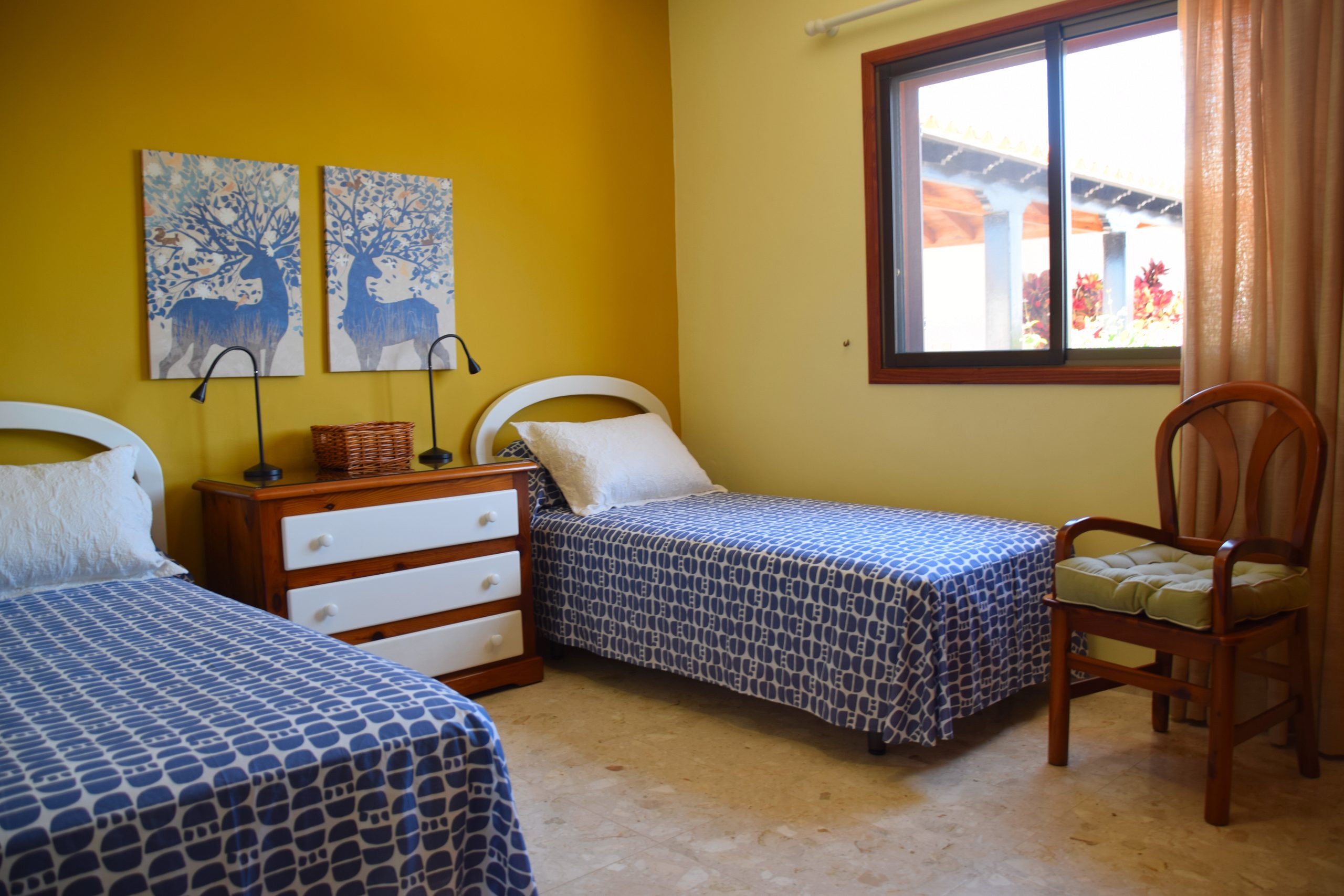 habitacion con dos camas