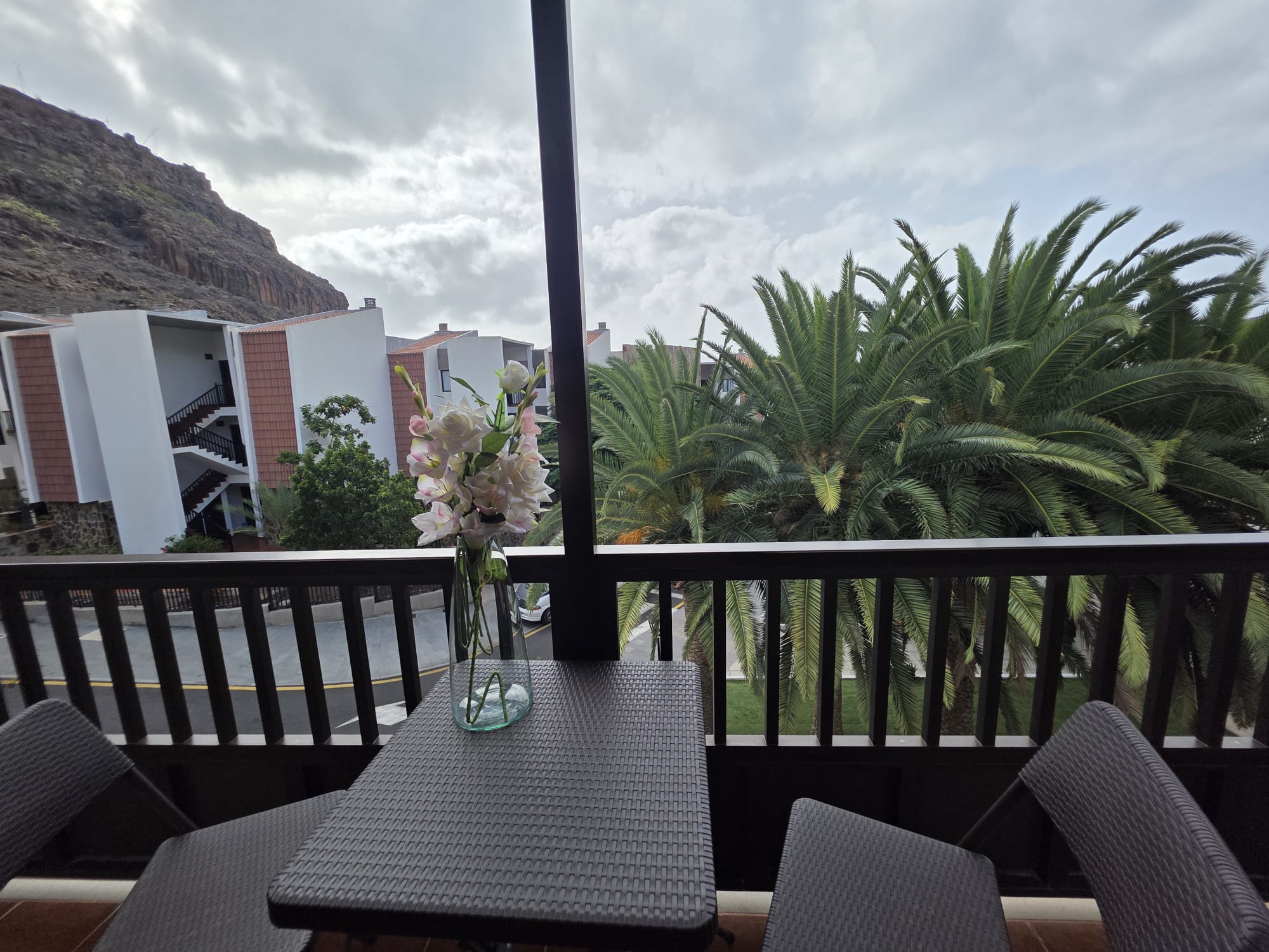 9b3755a6-f5c9-4049-a9b4-b2eb67212981